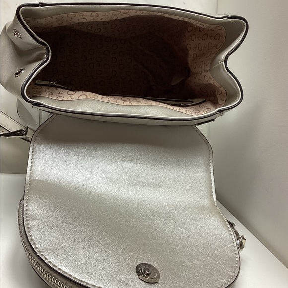 Guess silver back pack - Picture 6 of 6